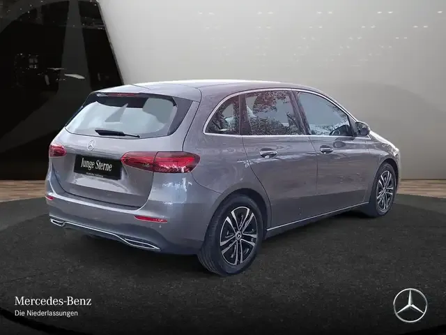 Mercedes-Benz B 220
