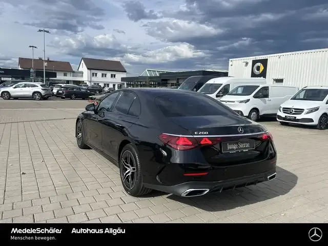 Mercedes-Benz E 200