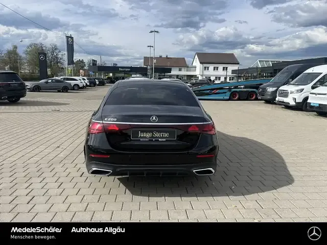 Mercedes-Benz E 200