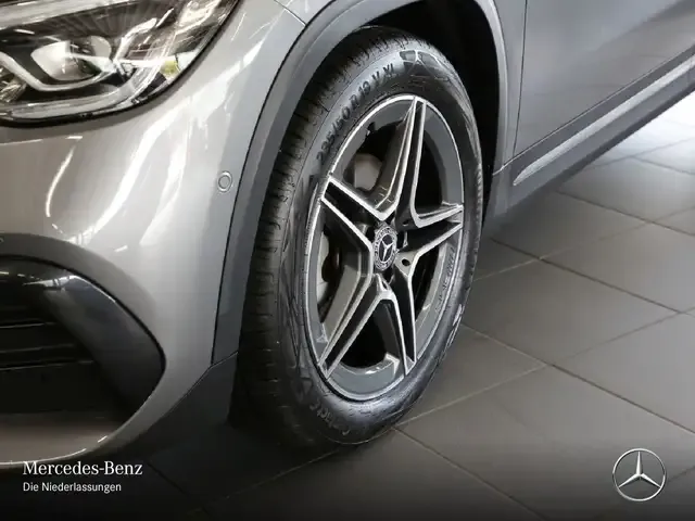 Mercedes-Benz GLA 180