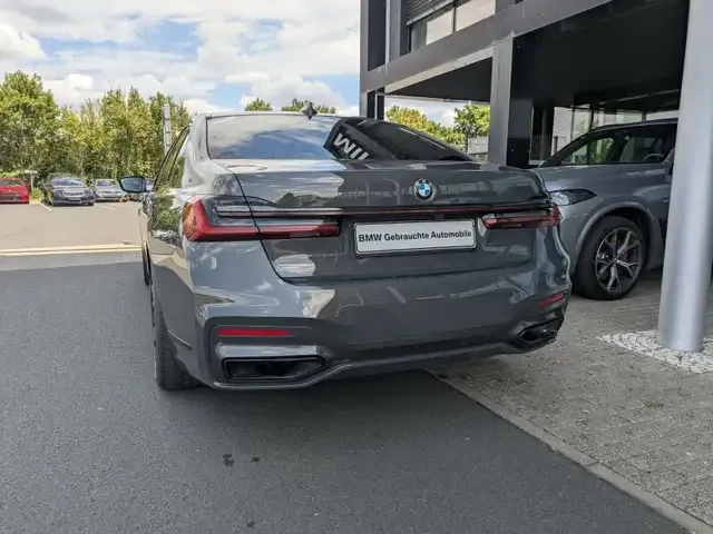 BMW 730