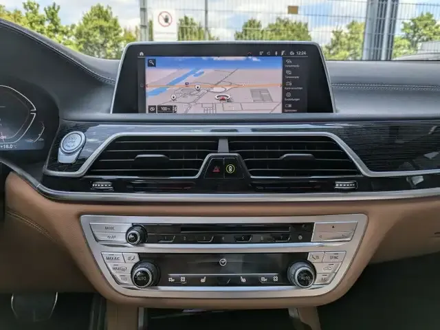BMW 730