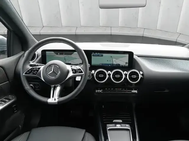 Mercedes-Benz B 180