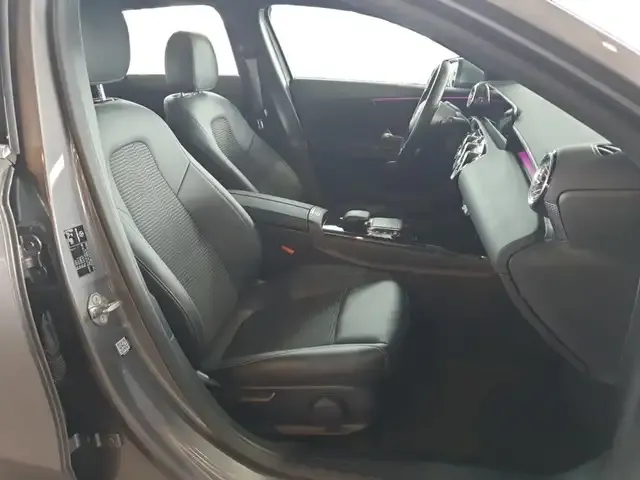 Mercedes-Benz A 220