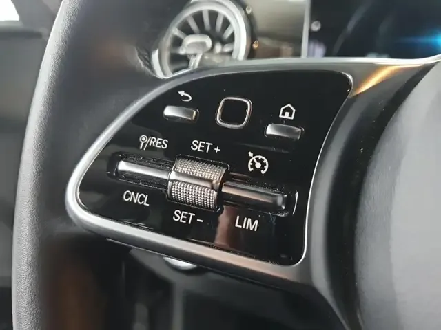 Mercedes-Benz A 220
