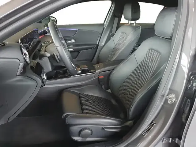 Mercedes-Benz A 220