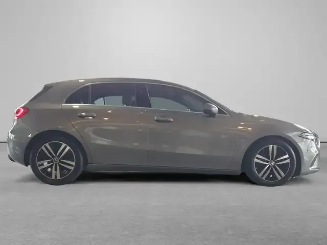 Mercedes-Benz A 220