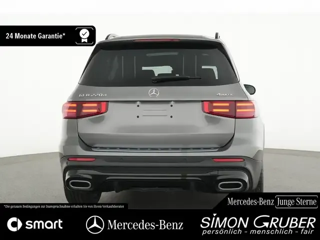 Mercedes-Benz GLB 220