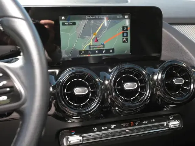 Mercedes-Benz GLA 180