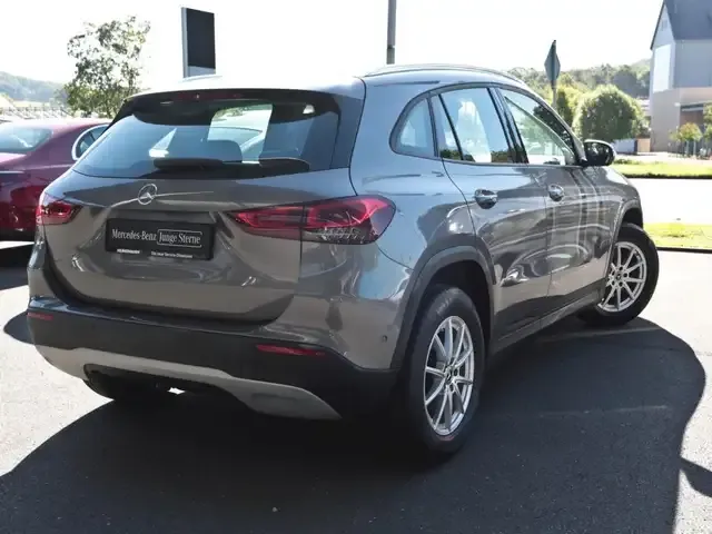 Mercedes-Benz GLA 180