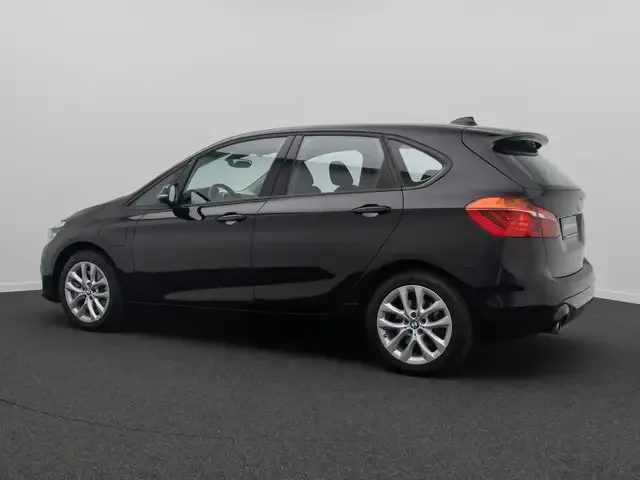 BMW 225