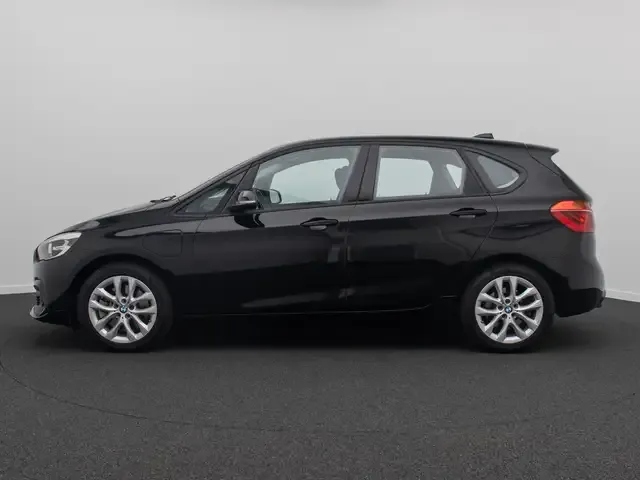 BMW 225