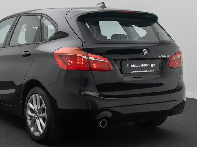 BMW 225