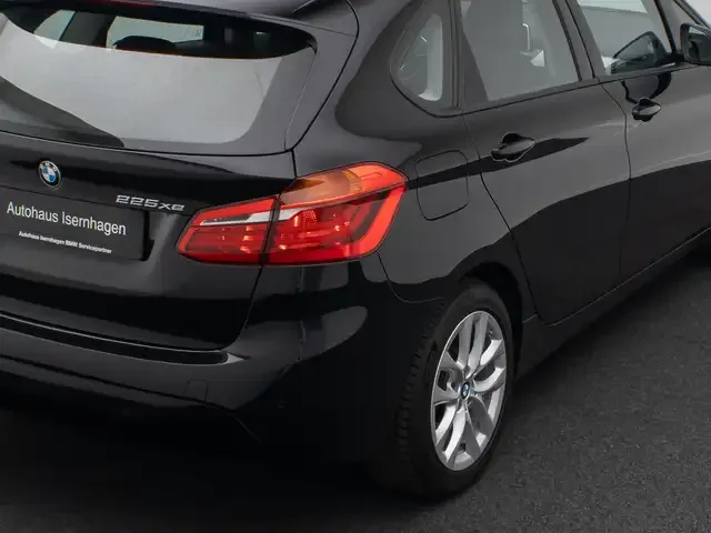 BMW 225