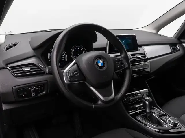 BMW 225