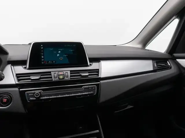 BMW 225