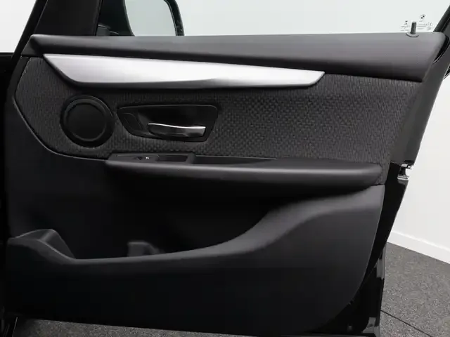 BMW 225