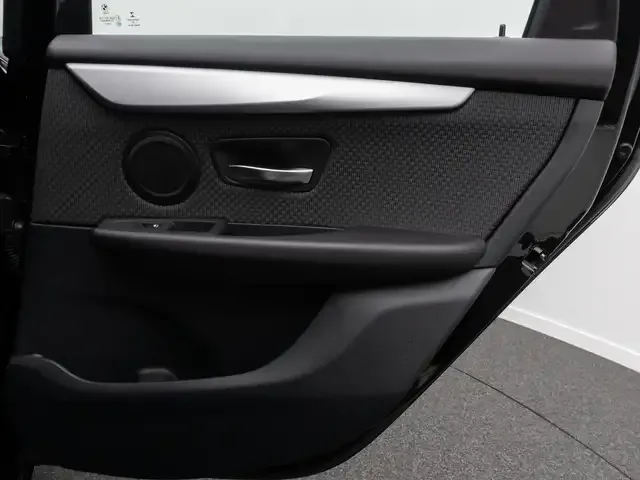 BMW 225