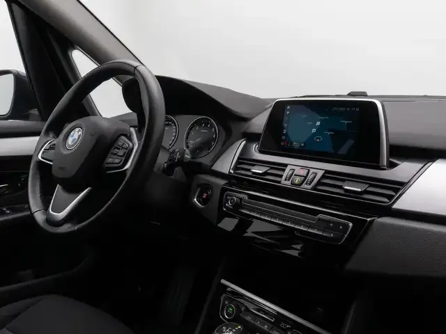 BMW 225