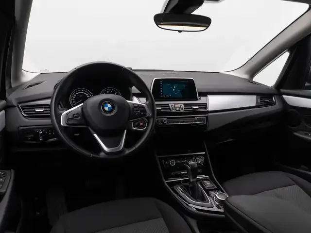 BMW 225