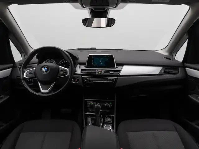 BMW 225