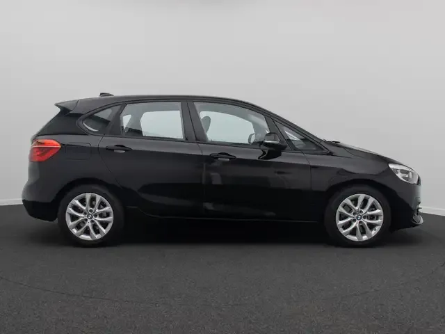 BMW 225