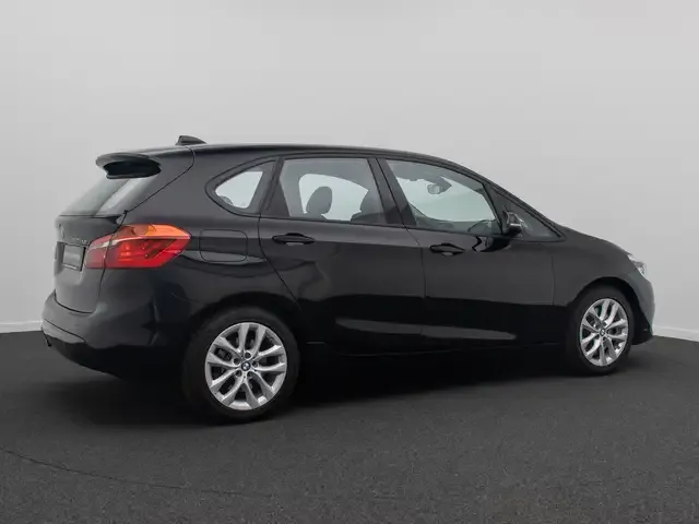 BMW 225