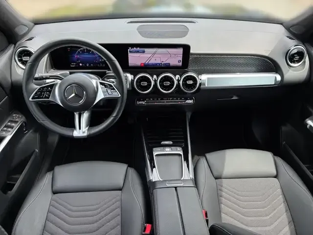 Mercedes-Benz GLB 220