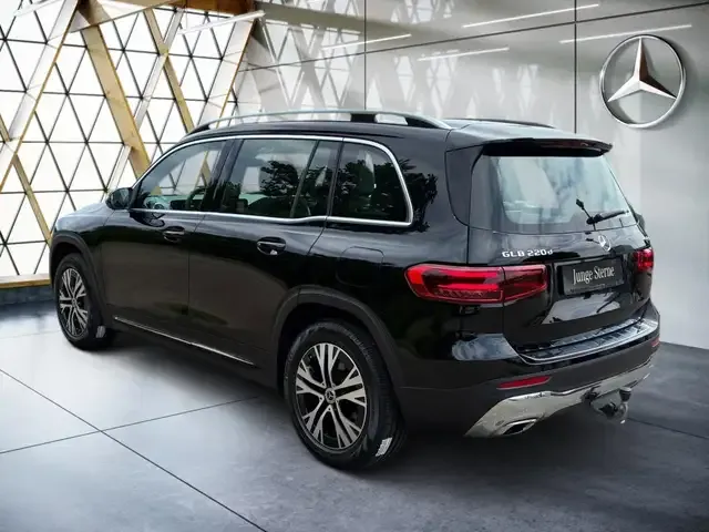 Mercedes-Benz GLB 220