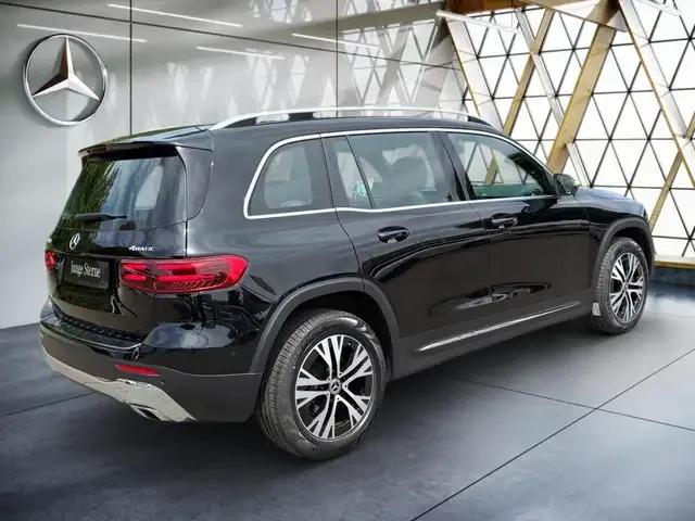 Mercedes-Benz GLB 220