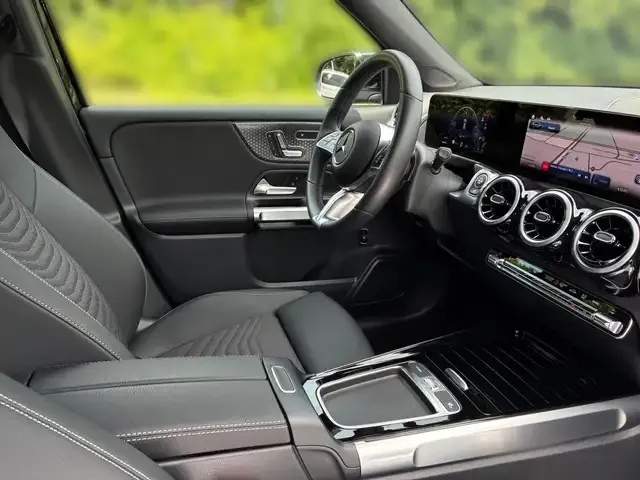 Mercedes-Benz GLB 220
