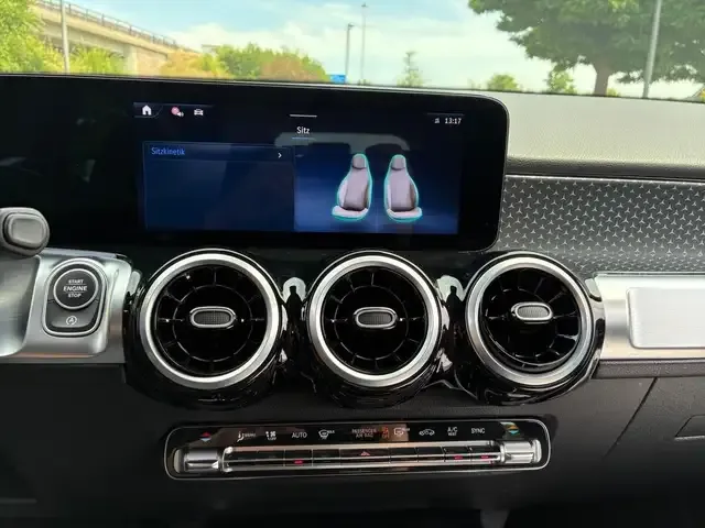 Mercedes-Benz GLB 220