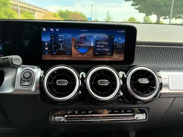 Mercedes-Benz GLB 220