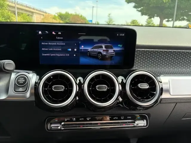 Mercedes-Benz GLB 220