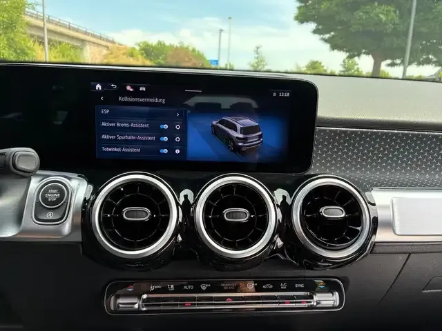 Mercedes-Benz GLB 220