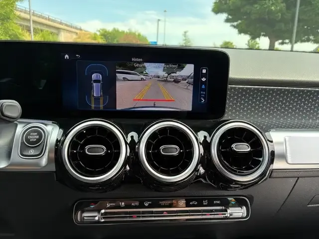 Mercedes-Benz GLB 220