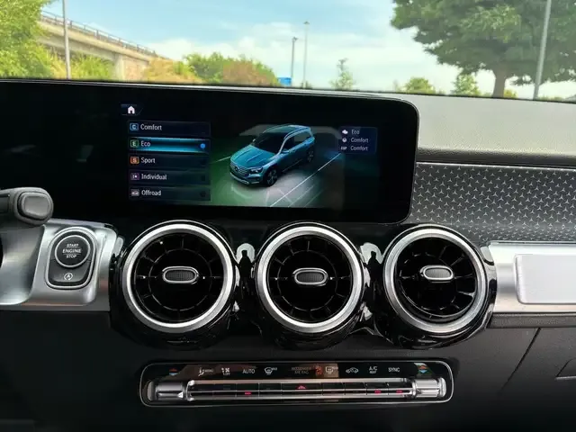 Mercedes-Benz GLB 220