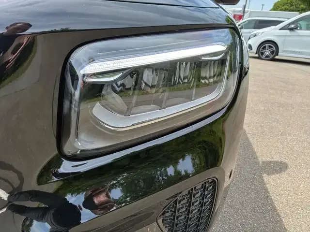 Mercedes-Benz GLB 220