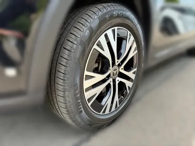 Mercedes-Benz GLB 220