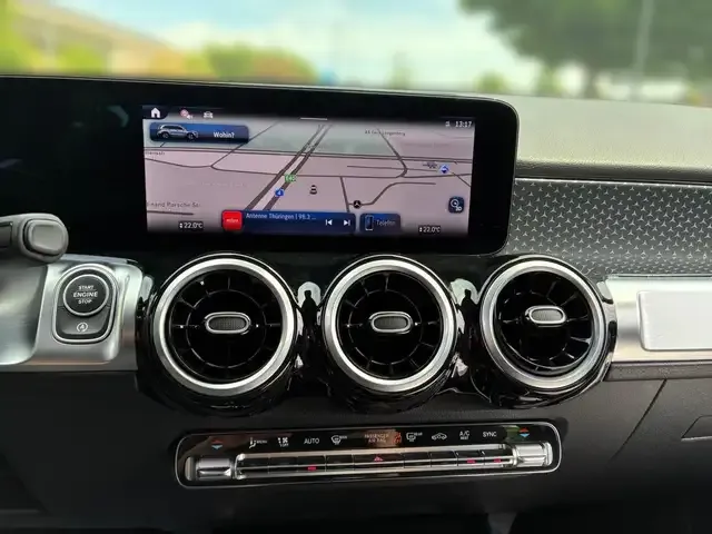 Mercedes-Benz GLB 220