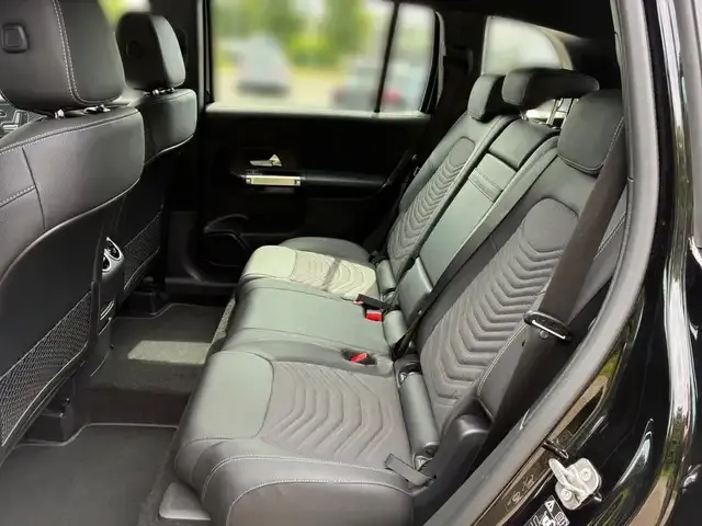 Mercedes-Benz GLB 220