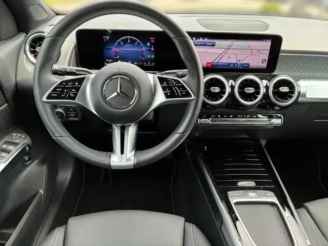 Mercedes-Benz GLB 220