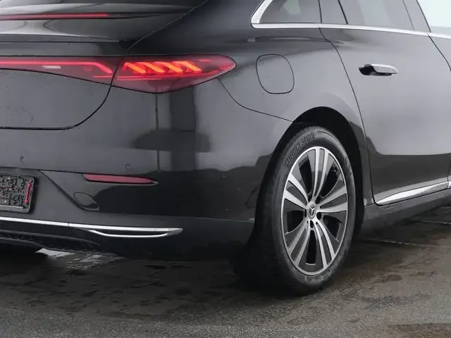 Mercedes-Benz EQE 300