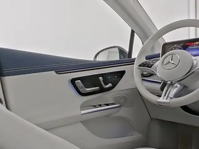 Mercedes-Benz EQE 300