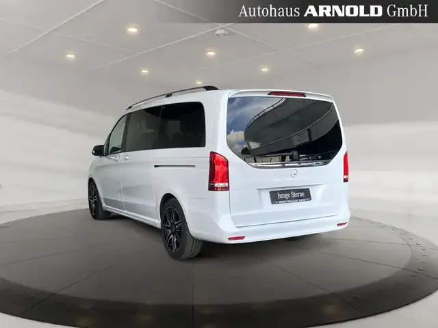 Mercedes-Benz V 220