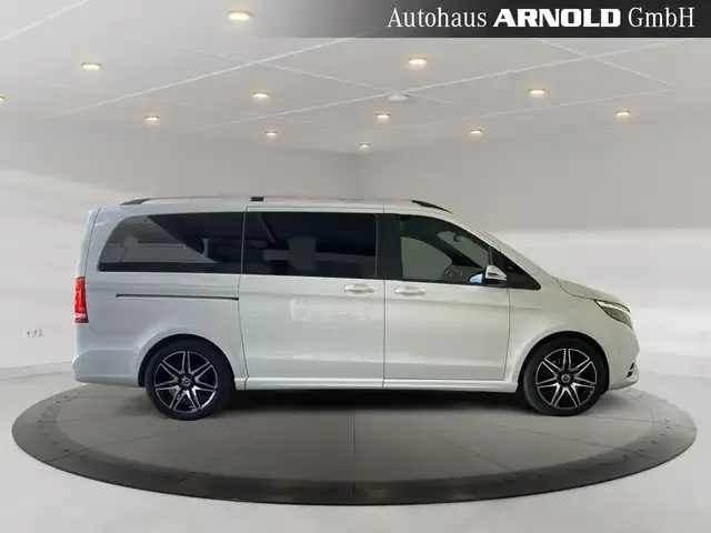 Mercedes-Benz V 220