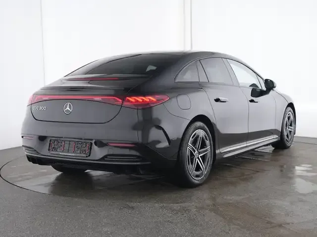 Mercedes-Benz EQE 300