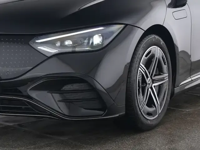 Mercedes-Benz EQE 300