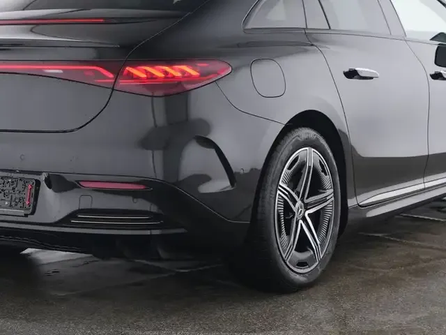 Mercedes-Benz EQE 300