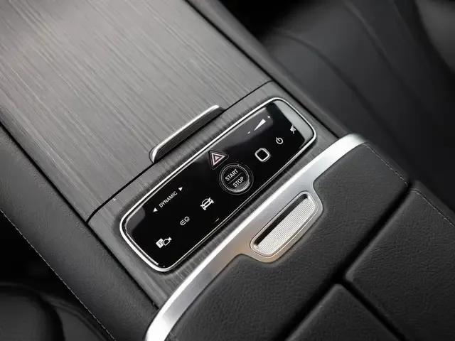 Mercedes-Benz EQE 300